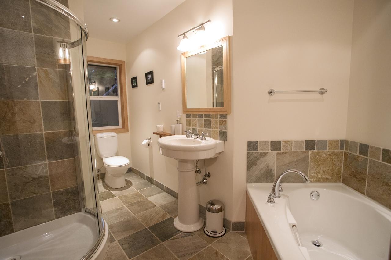 Hôtel Chesterman Hideaway à Tofino Extérieur photo