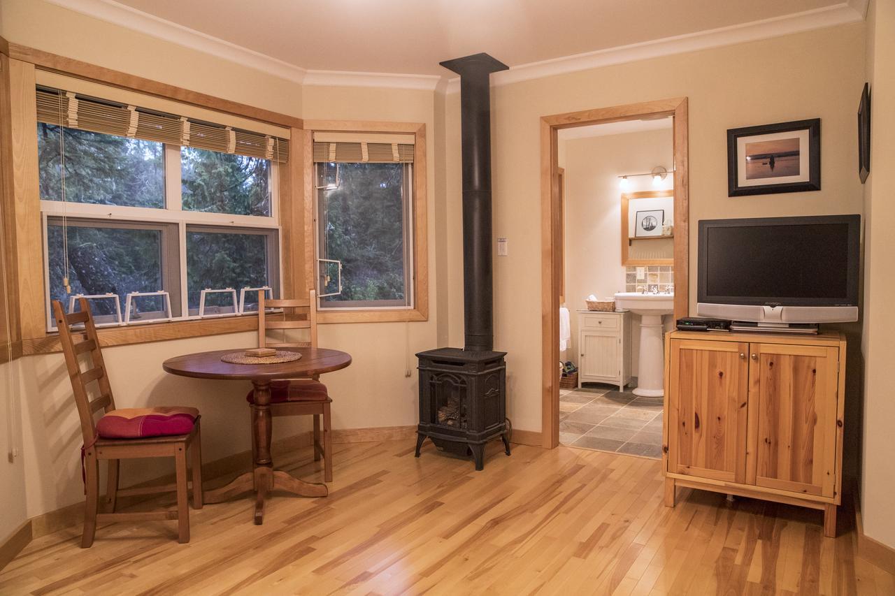 Hôtel Chesterman Hideaway à Tofino Extérieur photo