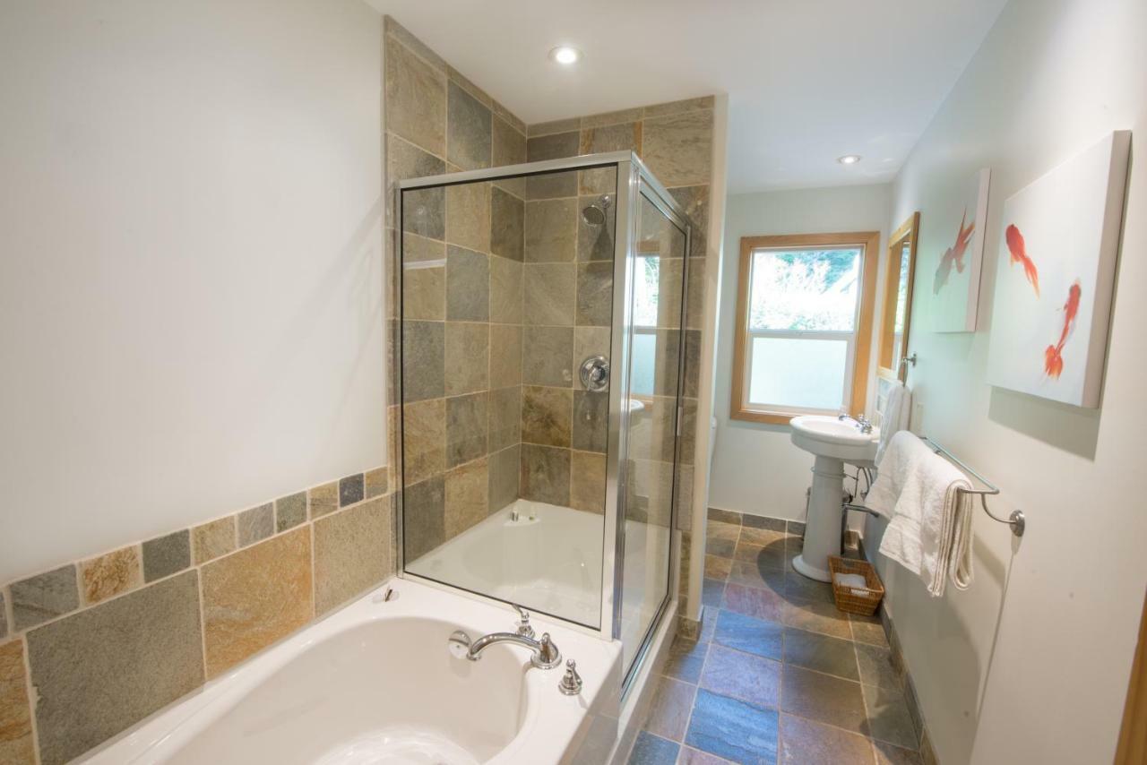 Hôtel Chesterman Hideaway à Tofino Extérieur photo